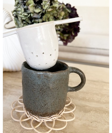 Mug artisanal blanc avec anse - Obstinnée - Créations en céramique